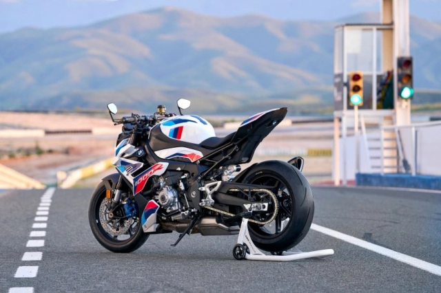 Bmw m1000r 2023 ra mắt với tư cách là mẫu m thứ hai từ bmw motorrad