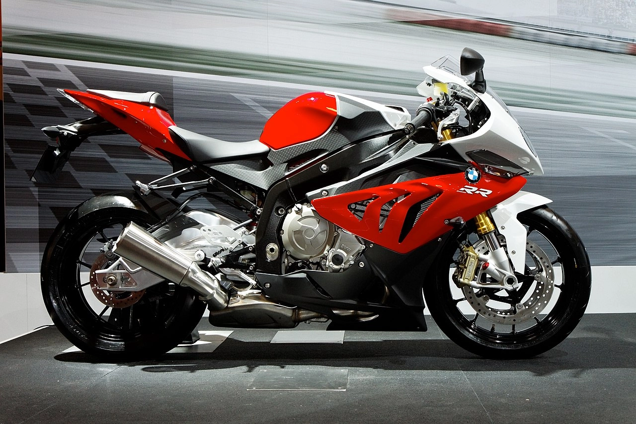 Bmw s1000rr 2011 vs s1000rr 2021 trên bàn cân thông số