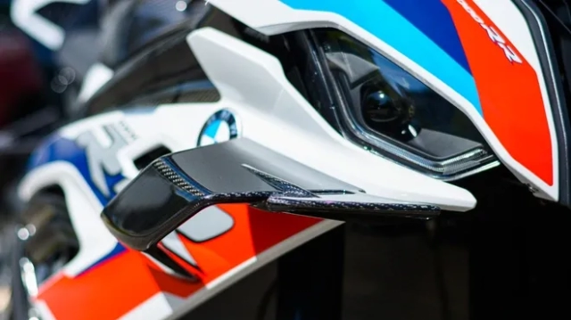 Bmw s1000rr 2023 hé lộ việc trang bị cánh gió làm tiêu chuẩn