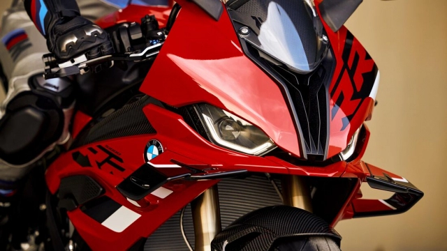 Bmw s1000rr 2023 nhận được một loạt các bản cập nhật bao gồm cả aero winglets