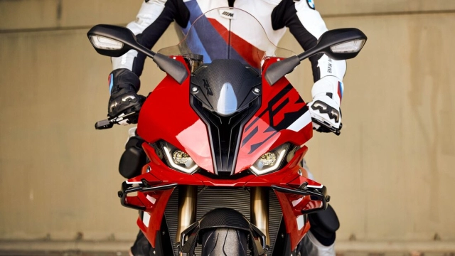 Bmw s1000rr 2023 nhận được một loạt các bản cập nhật bao gồm cả aero winglets