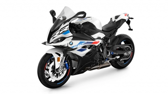 Bmw s1000rr 2023 nhận được một loạt các bản cập nhật bao gồm cả aero winglets