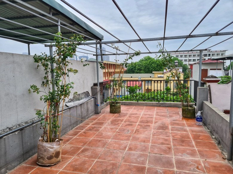 Cải tạo sân thượng 70m2 làm vườn gia đình hà nội có góc sống ảo đẹp rau ăn không xuể