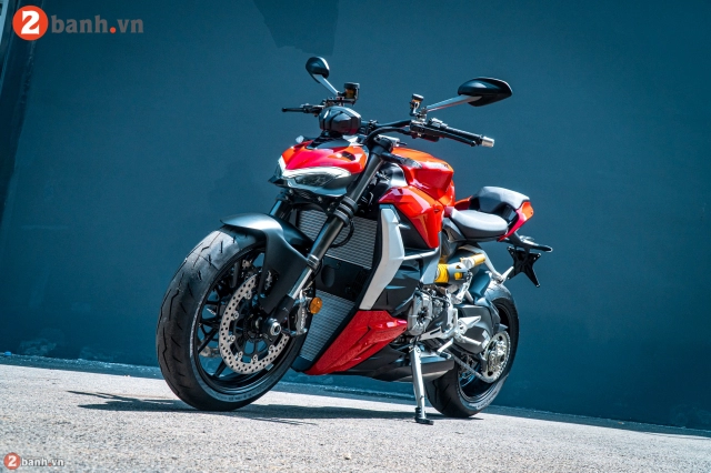 Cận cảnh ducati streertfighter v2 vừa ra mắt thị trường việt nam