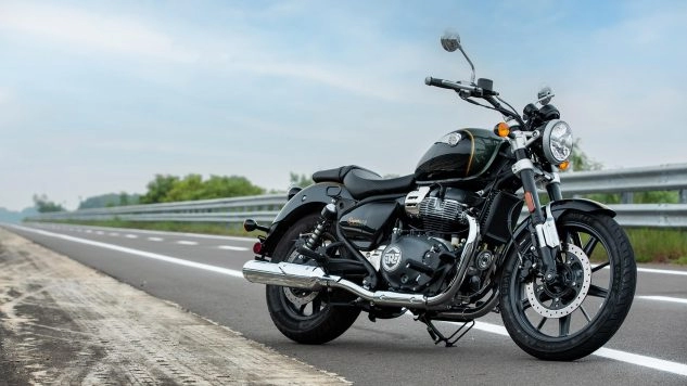 Cận cảnh royal enfield super meteor 650 lần đầu ra mắt tại eicma 2022