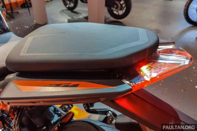 Chi tiết ktm duke 250 2022 màu mới có giá từ 116 triệu đồng