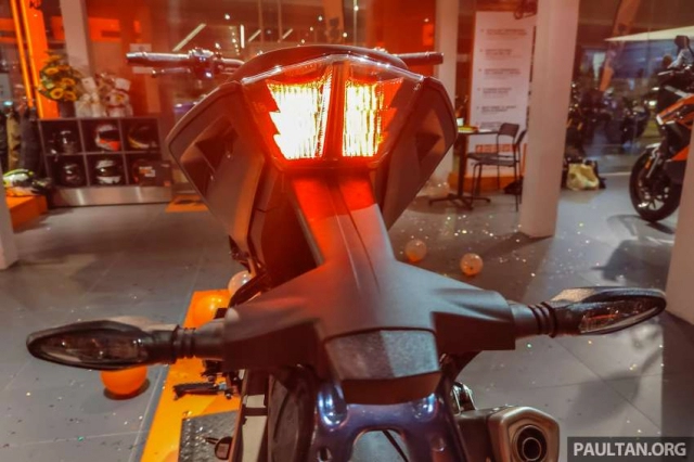 Chi tiết ktm duke 250 2022 màu mới có giá từ 116 triệu đồng