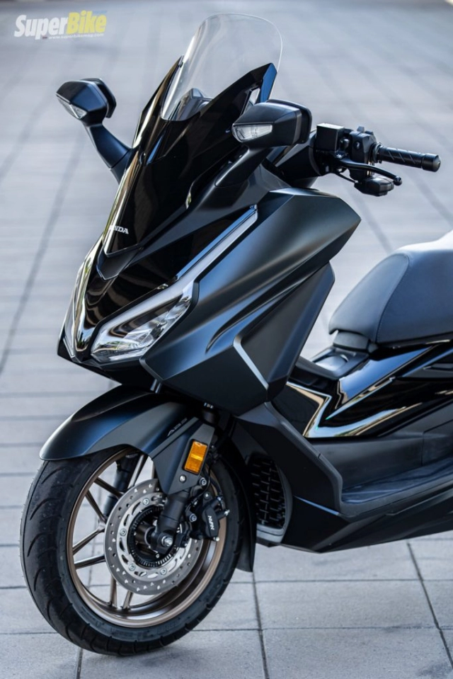 Đánh giá forza 350 2023 mới sở hữu diện mạo bắt mắt nhất trong dòng maxi-scooter