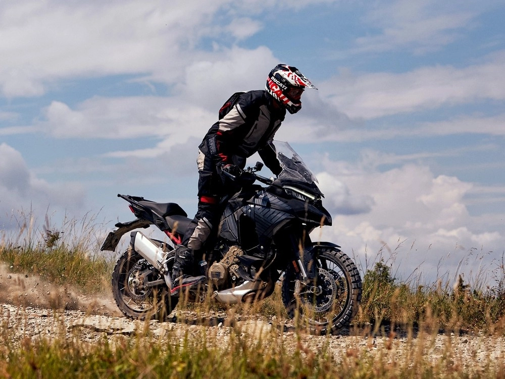 Ducati multistrada v4 enduro mới sẽ ra mắt cuối tháng 9 này