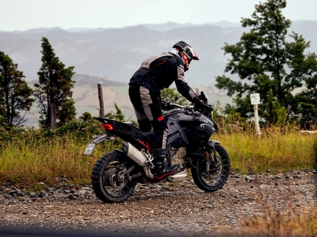 Ducati multistrada v4 enduro mới sẽ ra mắt cuối tháng 9 này