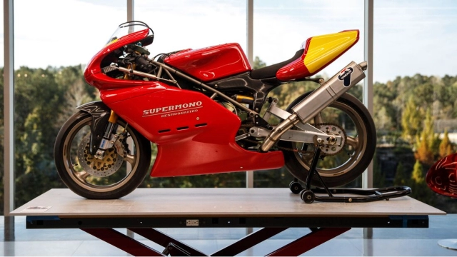 Ducati supermono 2023 tái hiện sau 30 năm ẩn danh