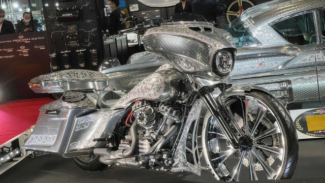 Harley-davidson street glide độ toàn thân bằng kim loại chạm khắc tinh tế