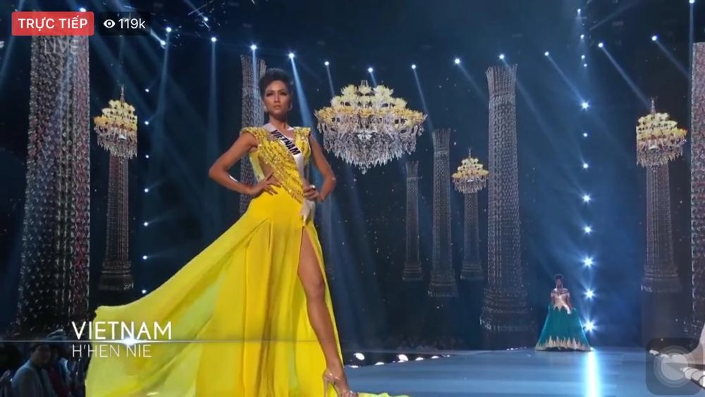 Hhen niê xoay chiếc váy đưa fan về khoảnh khắc 10 năm trước của miss universe