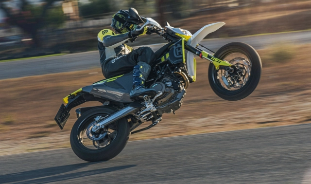 Husqvarna 701 enduro 2023 và 701 supermoto 2023 trở lại với đồ họa mới