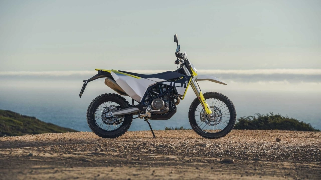 Husqvarna 701 enduro 2023 và 701 supermoto 2023 trở lại với đồ họa mới