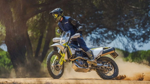 Husqvarna 701 enduro 2023 và 701 supermoto 2023 trở lại với đồ họa mới