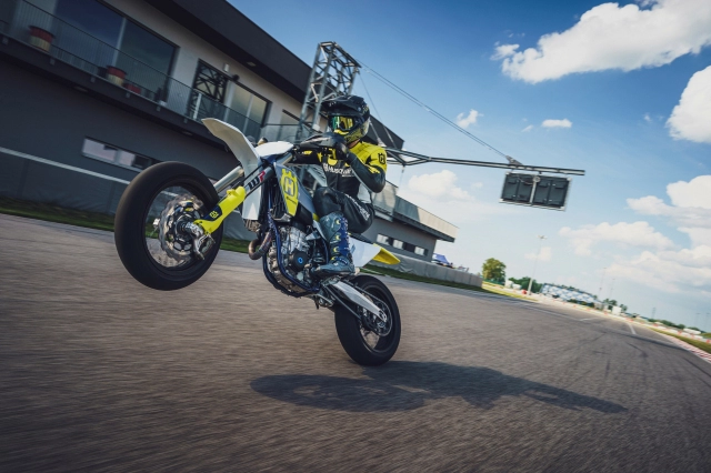 Husqvarna 701 enduro 2023 và 701 supermoto 2023 trở lại với đồ họa mới