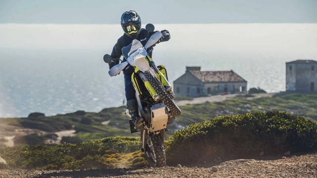 Husqvarna 701 enduro 2023 và 701 supermoto 2023 trở lại với đồ họa mới