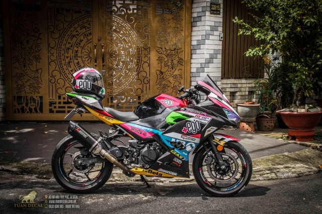 Kawasaki ninja 400 độ làm người xem choáng ngợp với bộ cánh đa màu sắc