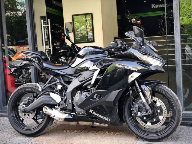 Kawasaki ninja zx-25r đầu tiên về việt nam với giá 180 triệu đồng