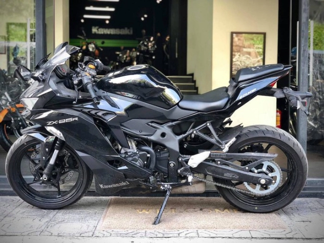 Kawasaki ninja zx-25r đầu tiên về việt nam với giá 180 triệu đồng