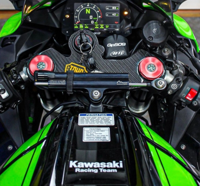 Kawasaki zx-10r độ gây cấn với bộ mâm rotobox carbon