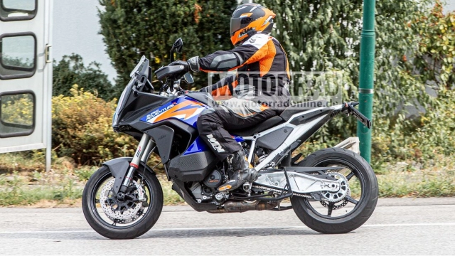 Ktm 1290 super adventure smt 2023 hoàn toàn mới đang được thử nghiệm trên đường