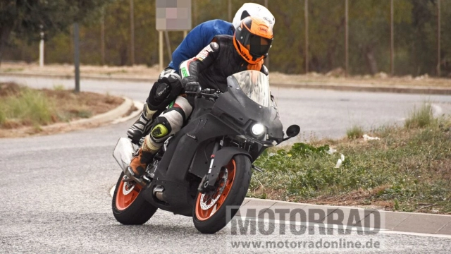 Ktm supersport 990 mới đang được thử nghiệm