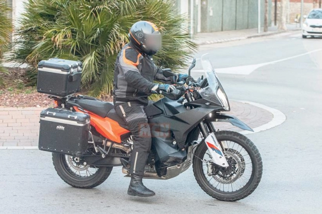 Lộ diện 2 phiên bản ktm 890 adventure hoàn toàn mới đang thử nghiệm