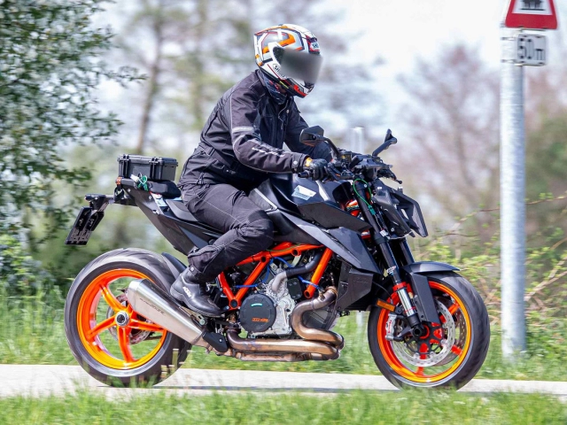 Lộ diện ktm 1290 super duke r 2023 được nâng cấp khuôn mặt mới