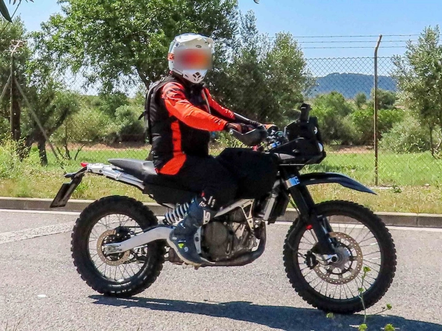 Lộ diện ktm 390 adventure rally và enduro hoàn toàn mới khi đang thử nghiệm