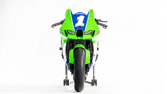 Một bản sao kawasaki zx-10rr của tay đua worldsbk đã được bán đấu giá