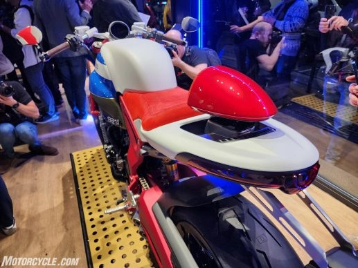 Mv agusta 921s lần đầu tiên xuất hiện tại sự kiện eicma 2022