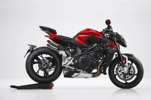 Mv agusta brutale 1000 2023 hoạt động nhanh nhẹn và giảm độ rung hơn bao giờ hết