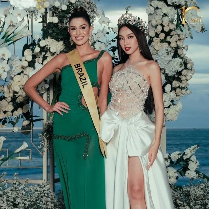 Người đẹp brazil đăng quang miss grand international dáng cong mãng xà môi dày gợi cảm diện gì cũng bốc