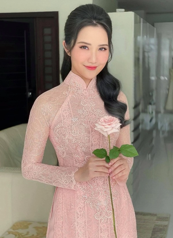 Primmy trương cô dâu của phan thành diện áo dài hồng makeup ngọt ngào ngày đính hôn