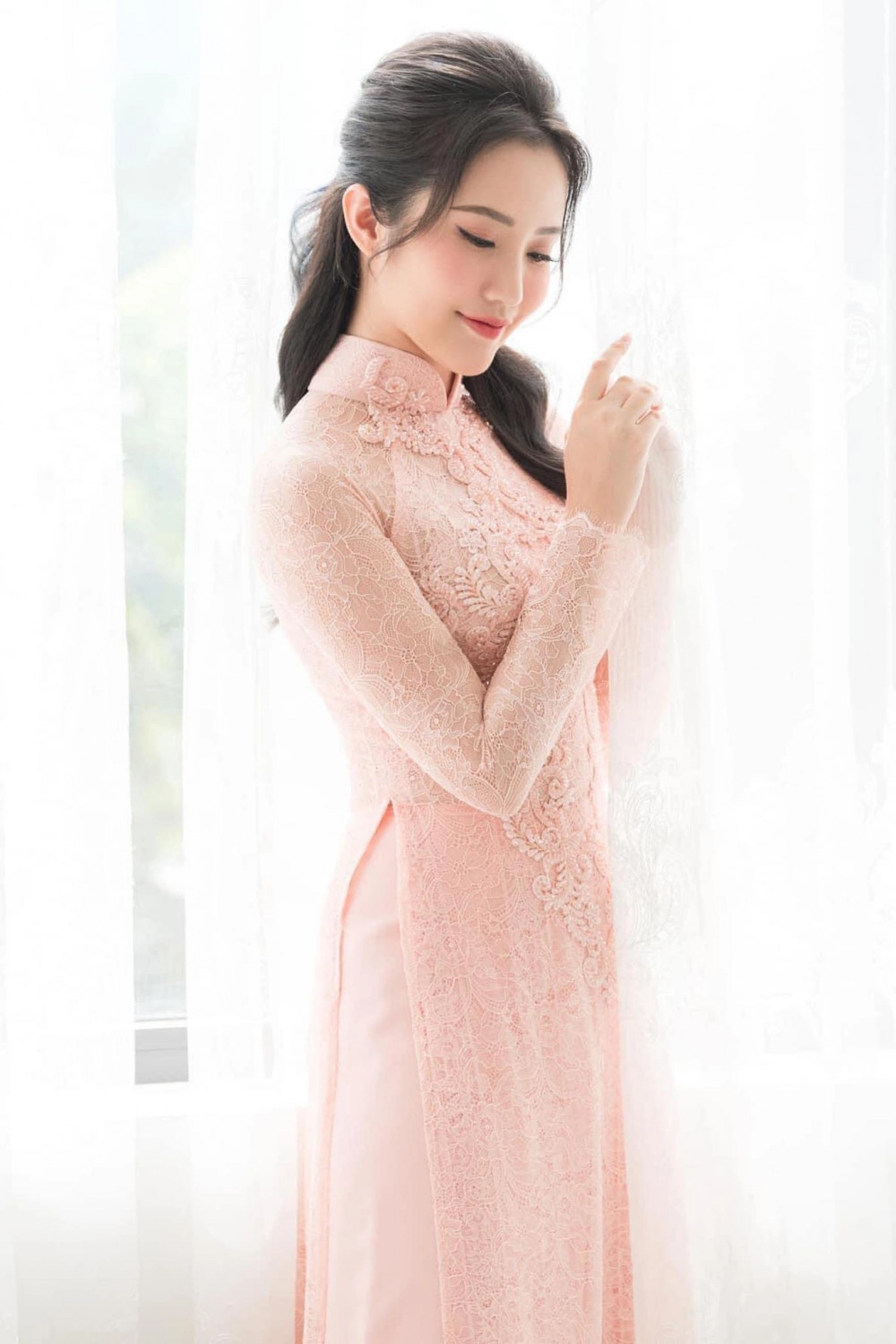 Primmy trương cô dâu của phan thành diện áo dài hồng makeup ngọt ngào ngày đính hôn