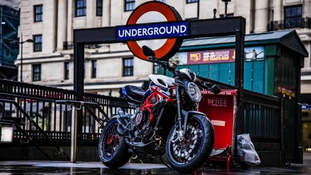 Ra mắt phiên bản đặc biệt mv agusta dragster 800 rr london special 2021