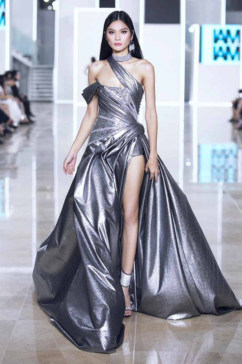 Sàn catwalk hội tụ 3 người đẹp bom tấn của vbiz thanh hằng kỳ duyên hoàng thùy