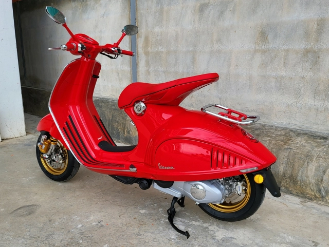 Siêu phẩm vespa 946 hoàn thiện hơn với dàn chân racing