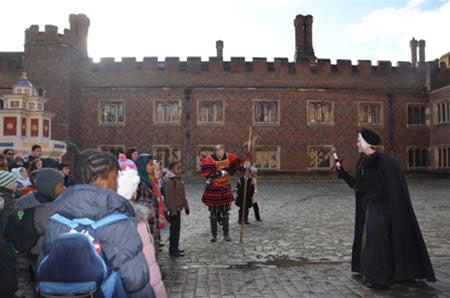 Thăm cung điện hampton court