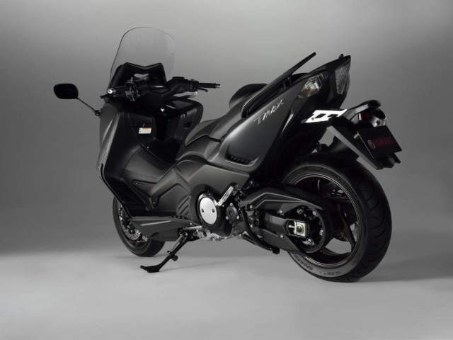 Tìm hiểu hệ thống treo sau dạng nằm ngang trên yamaha tmax 530