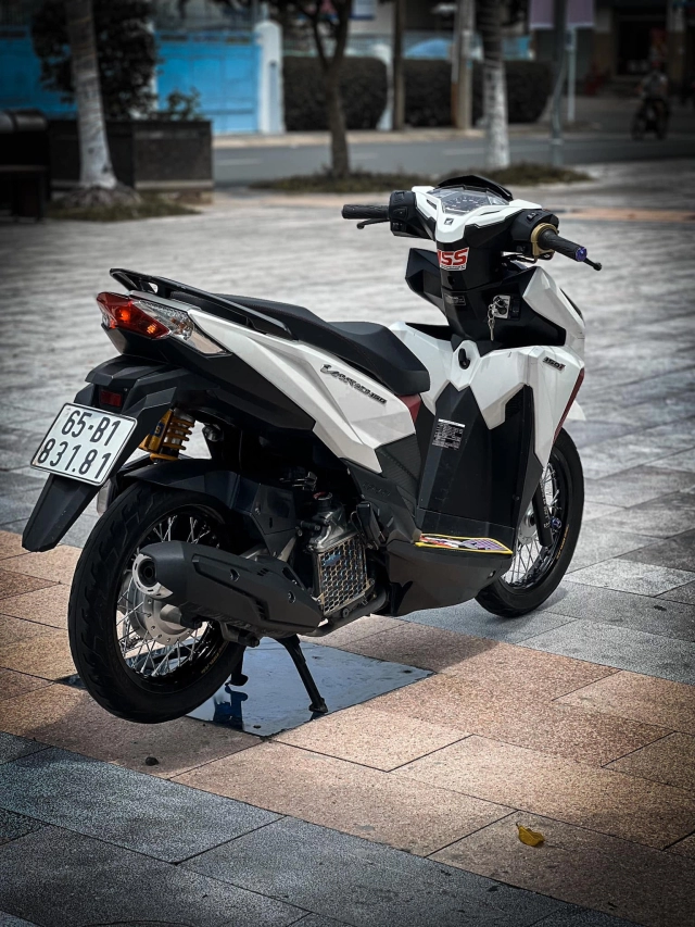 Vario 150 trở nên lạ mắt hơn với dàn chân nan hoa