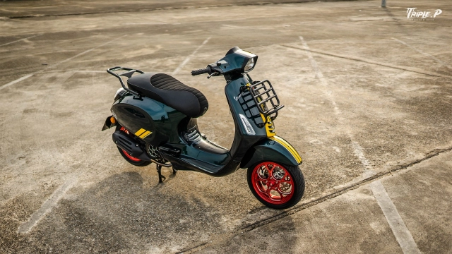 Vespa sprint trở thành tâm điểm chú ý với dàn chân nóng bỏng