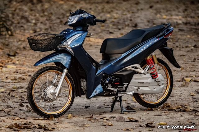 Wave 125i khoe dáng trong khu rừng đầy ma mị