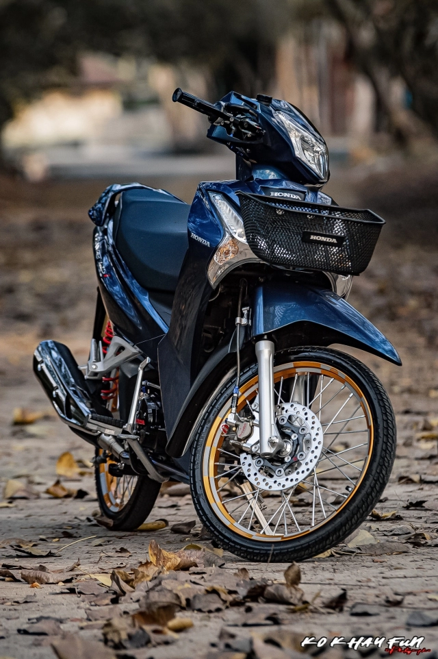 Wave 125i khoe dáng trong khu rừng đầy ma mị