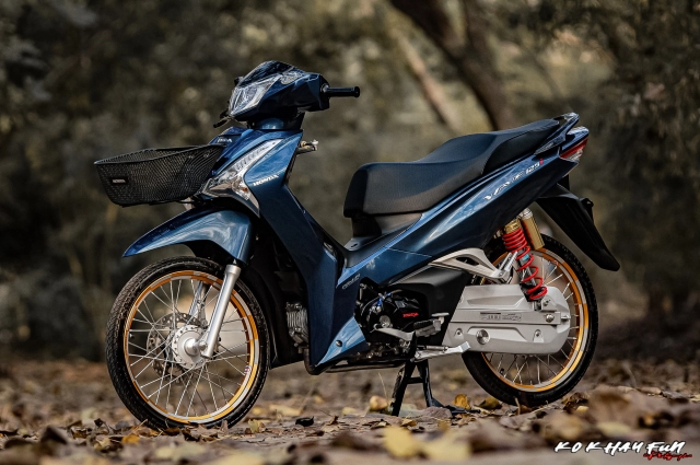 Wave 125i khoe dáng trong khu rừng đầy ma mị