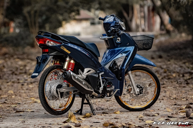 Wave 125i khoe dáng trong khu rừng đầy ma mị