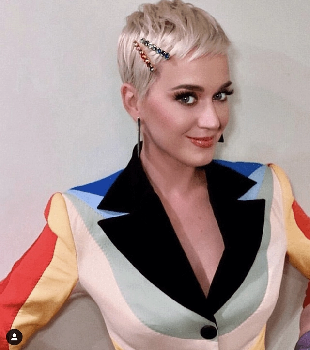 Ý nghĩa đằng sau bộ suit màu mè mà ntk công trí may riêng cho siêu sao katy perry