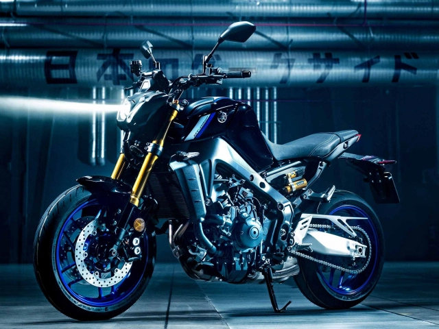 Yamaha mt-09 sp và kawasaki z900 se thi đấu trên bàn cân thông số